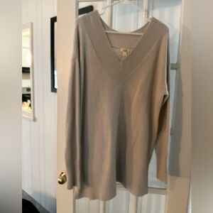 WOMENS TAN L V NECK SWEATER